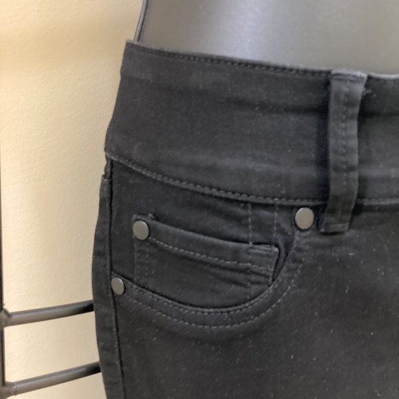 Torrid Jegging High-Rise Skinny Jean, Black, 10T - Picture 9 of 16